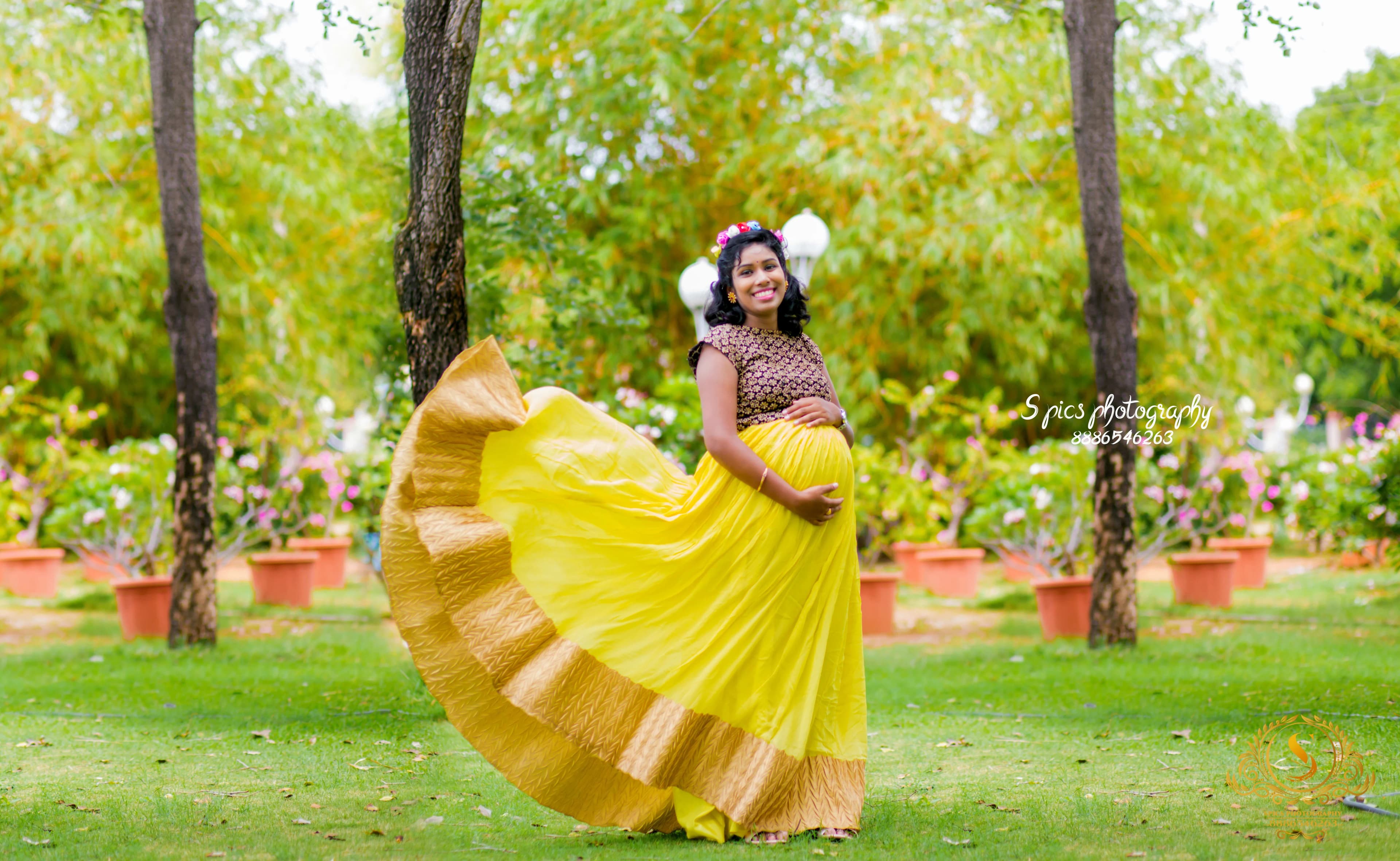 Maternity session with partner in natural setting